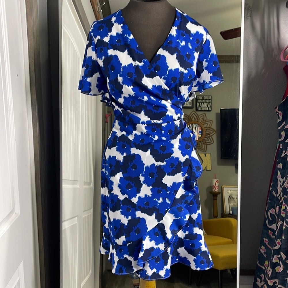 NWT Banana Republic wrap floral dress Size: 8